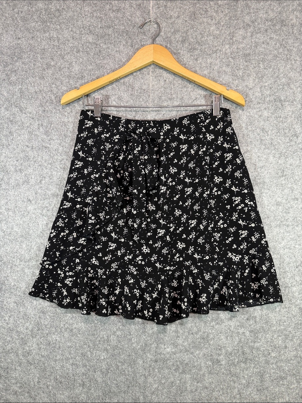 Black Floral Ruffle Mini Skirt - Womens L - Spring Feminine Brunch Romantic
